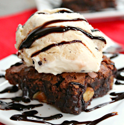 brownie con vainilla y chocolate