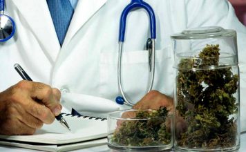 ¿Puede la Marihuana curar el Cáncer? medico recetando marihuana