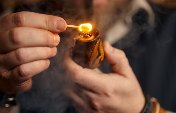 Cómo encender una pipa para fumar marihuana en pipa